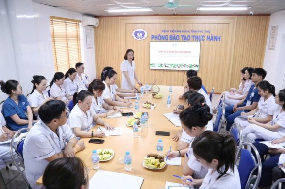 Sinh hoạt khoa học điều dưỡng: Nâng cao chất lượng chăm sóc vết thương, hướng tới an toàn người bệnh